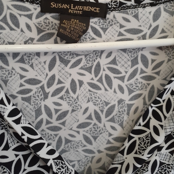 Susan Lawrence vneck black blouse petite medium - Picture 3 of 4